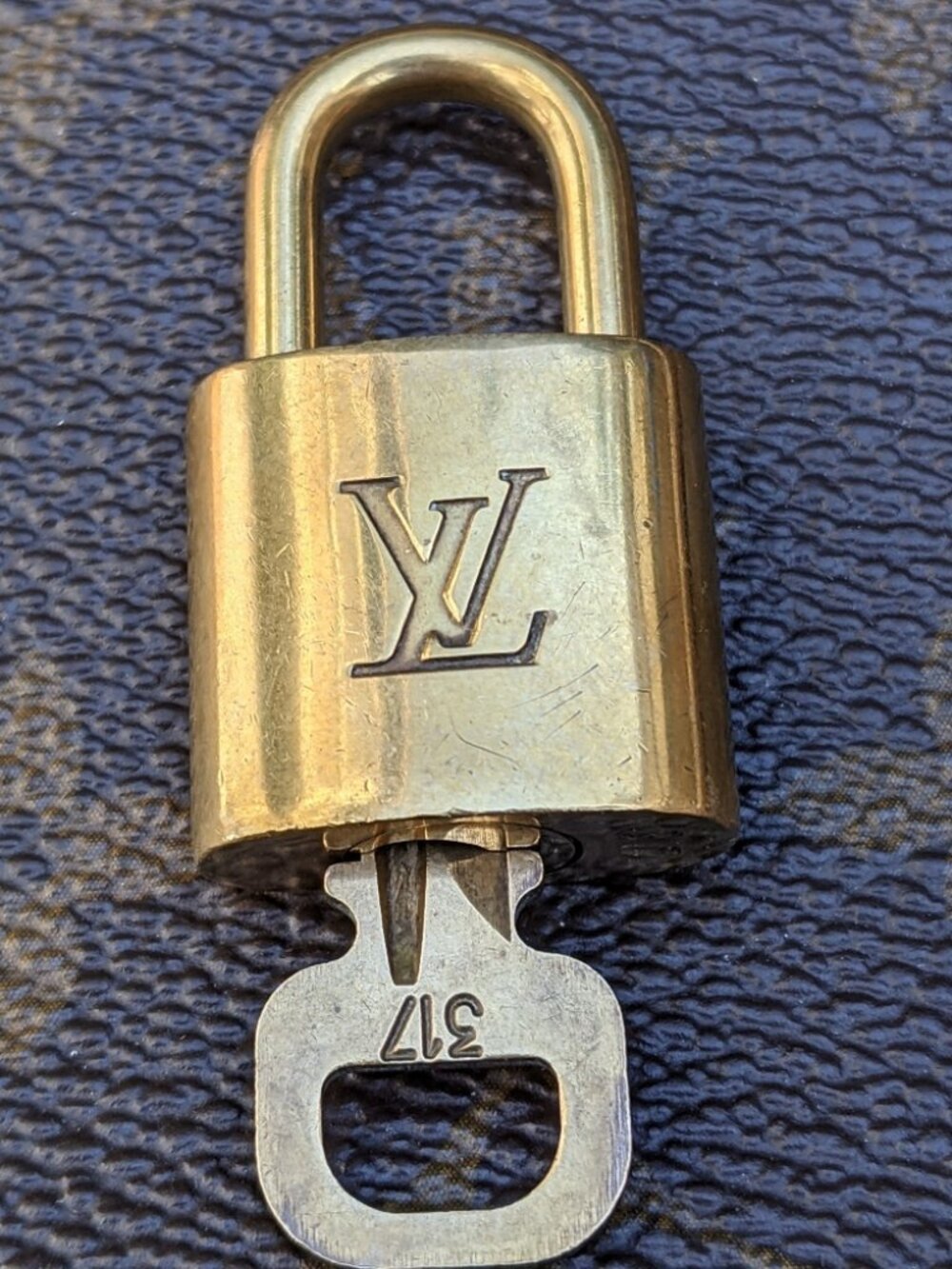 Authentic Louis Vuitton padlock key and lock set - Picture 5 of 6